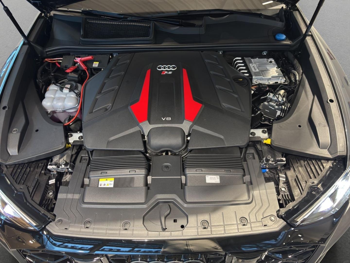 Bild über Audi RS Q8 SUV TFSI quattro 471 kW tiptronic - für weitere Informationen kontaktieren Sie den Audi Partner