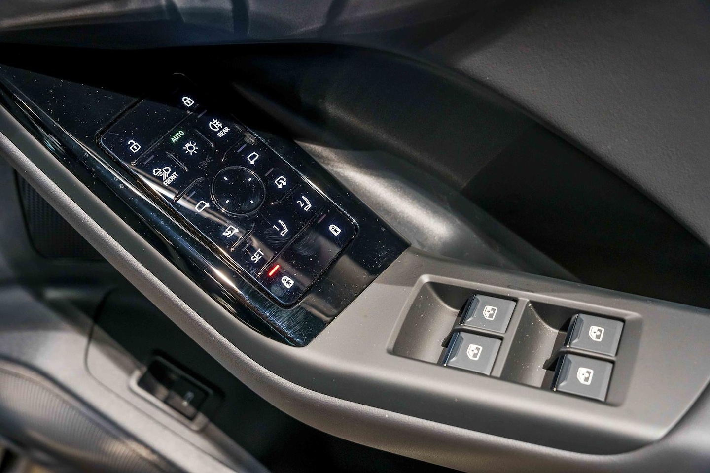 Image about Audi Q6 SUV e-tron e-tron quattro