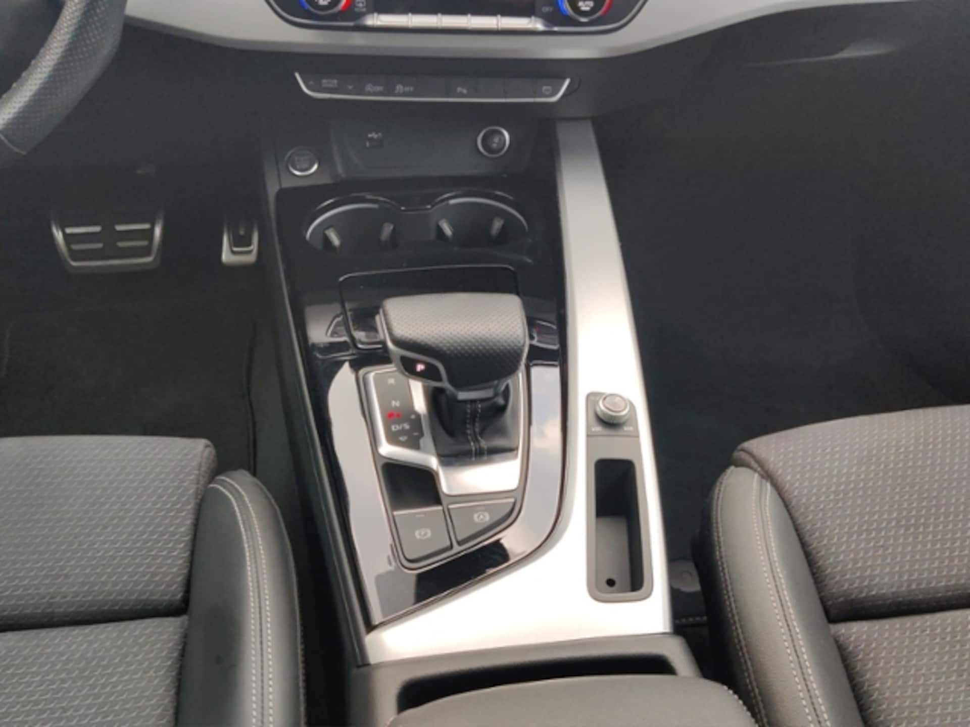 Audi A4 Avant S line