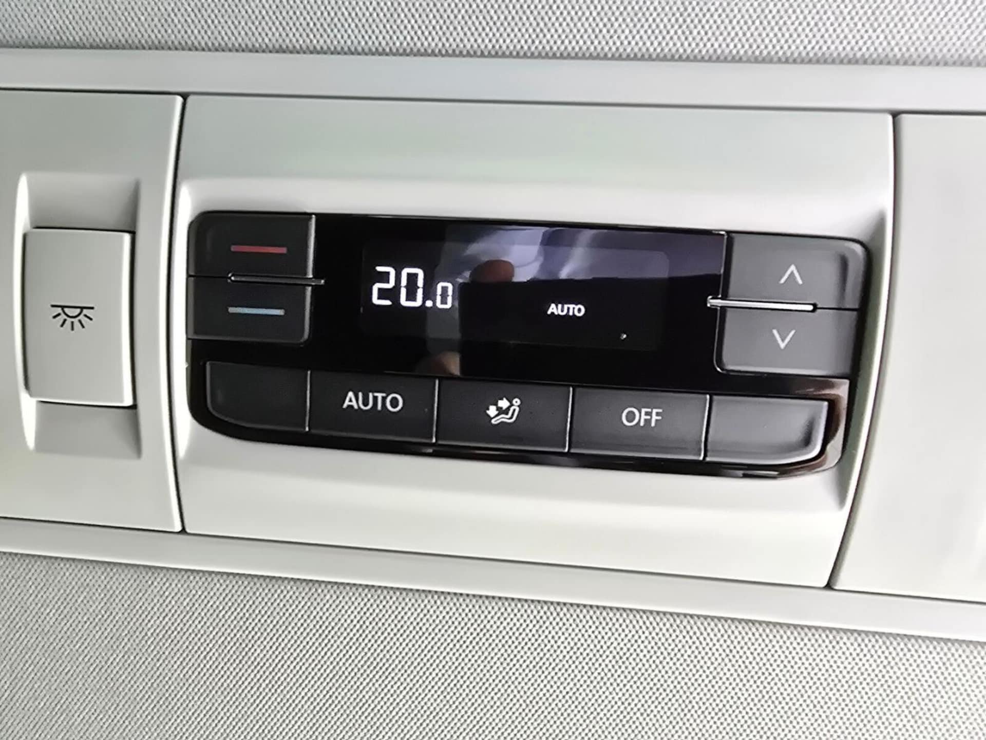 Volkswagen Caravelle 6.1 długi roztaw osi S