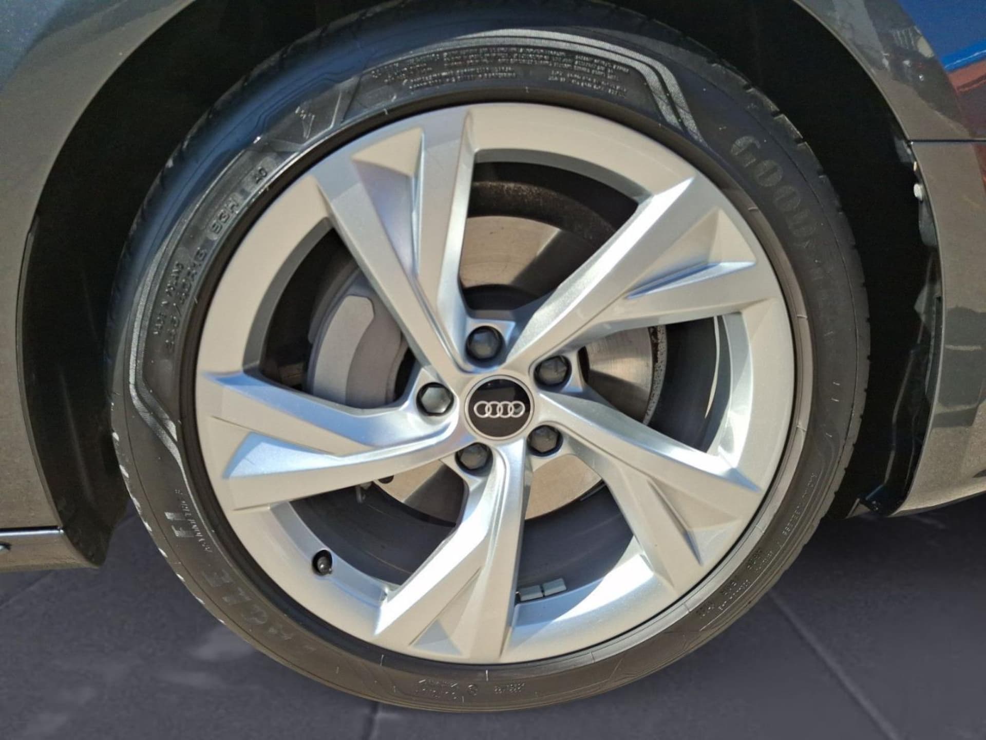 Audi A4 Avant S line