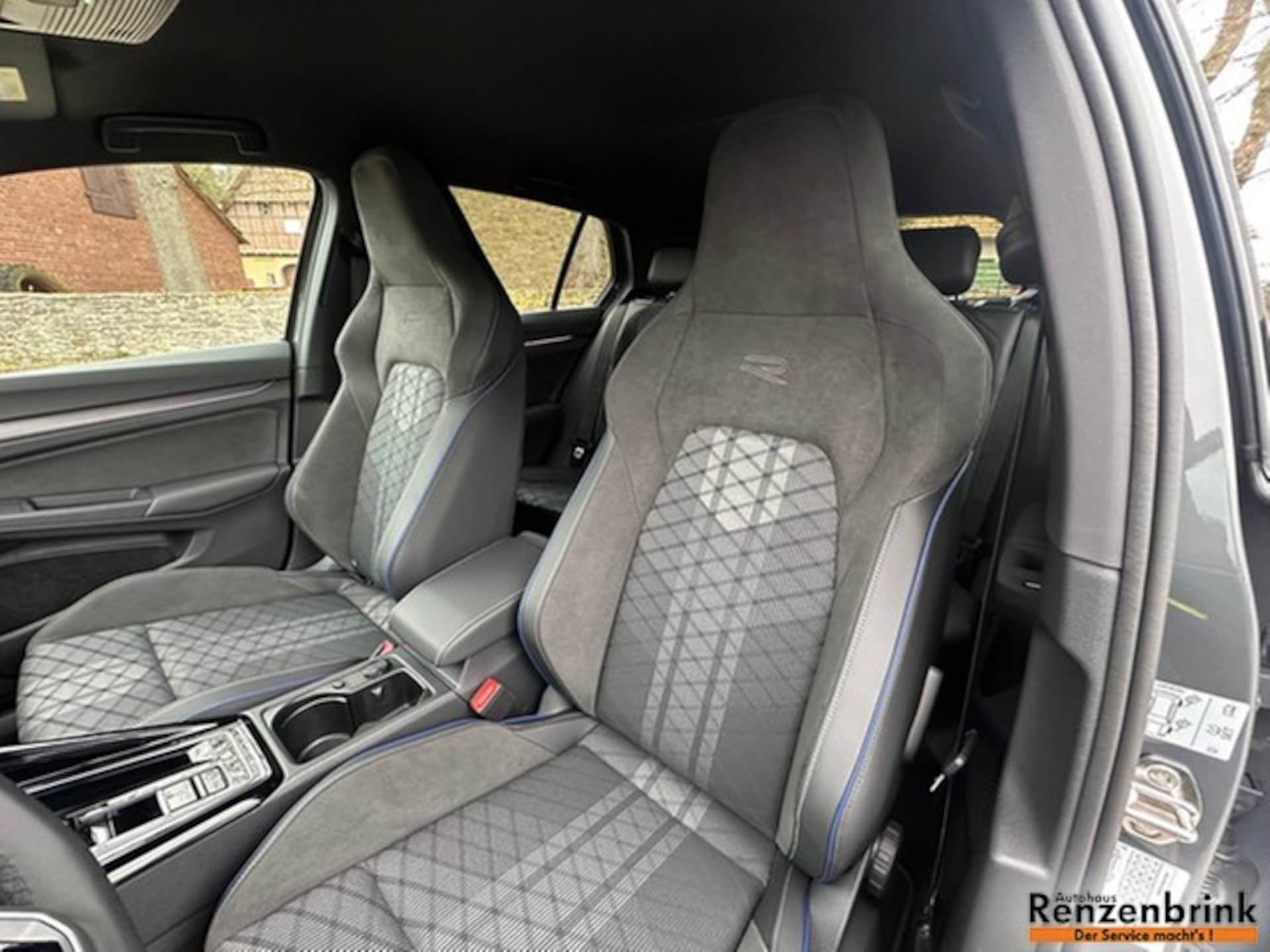 Volkswagen Golf R-Line