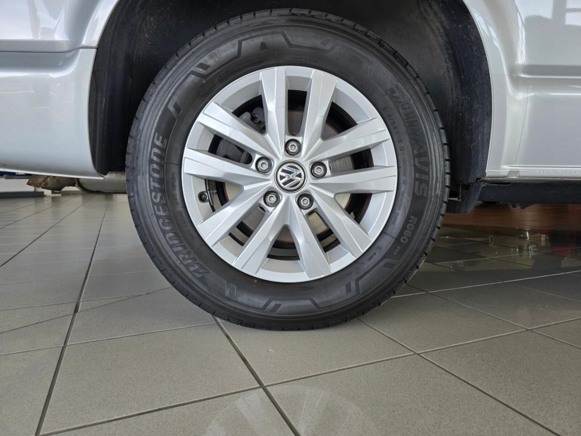 Volkswagen Caravelle 6.1 długi roztaw osi S