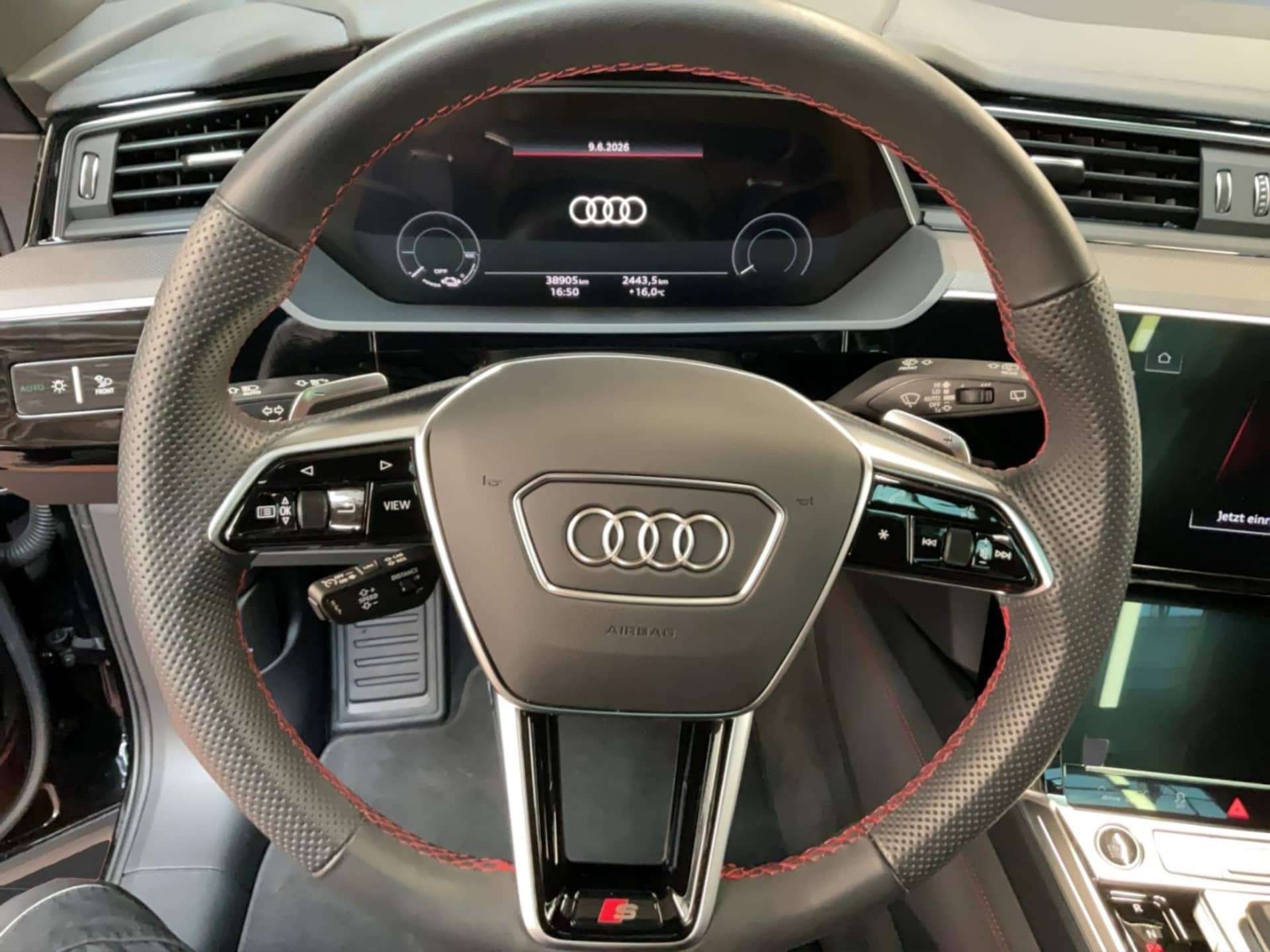 Audi Q8 e-tron S line