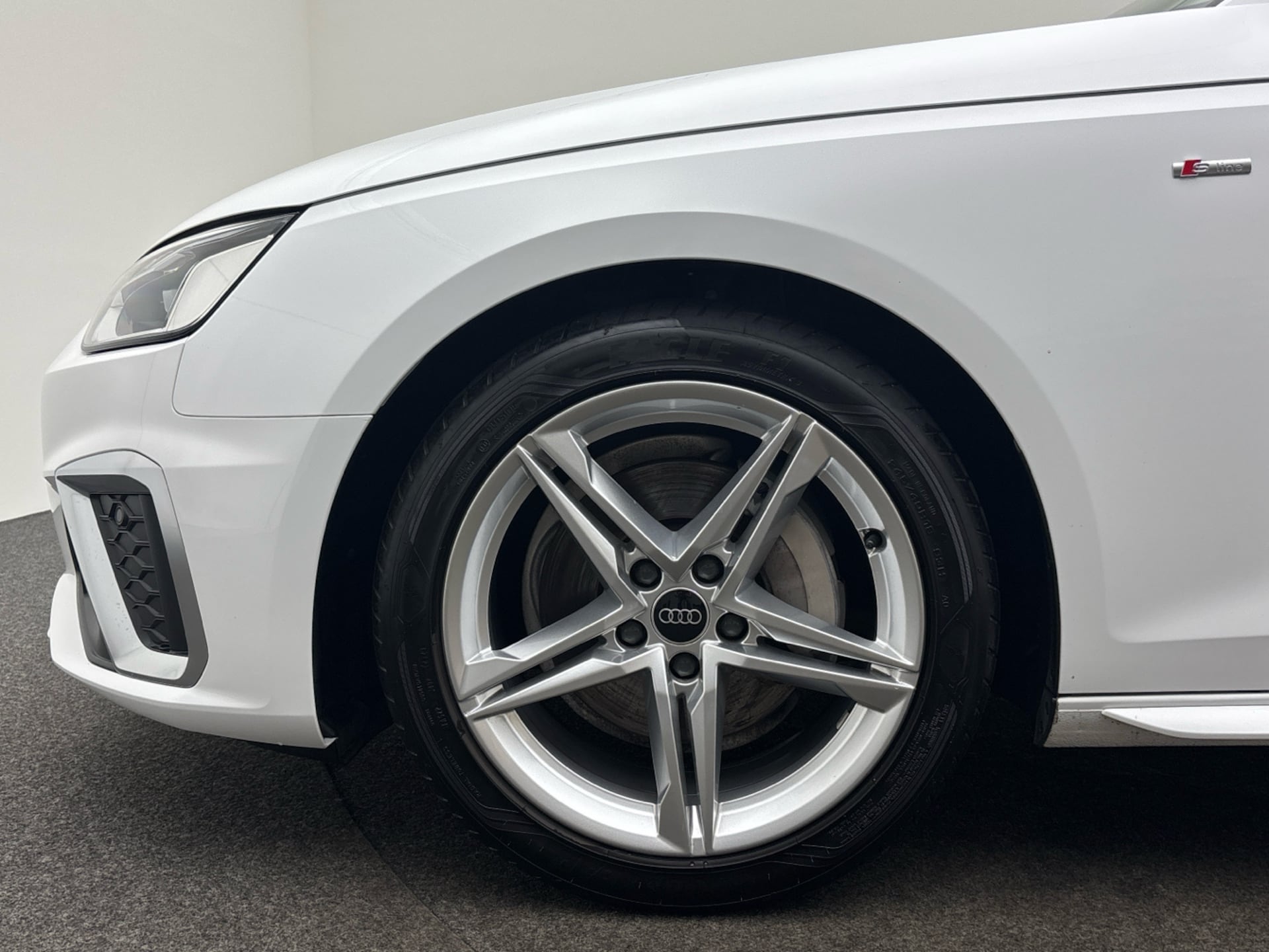 Audi A4 Avant S line