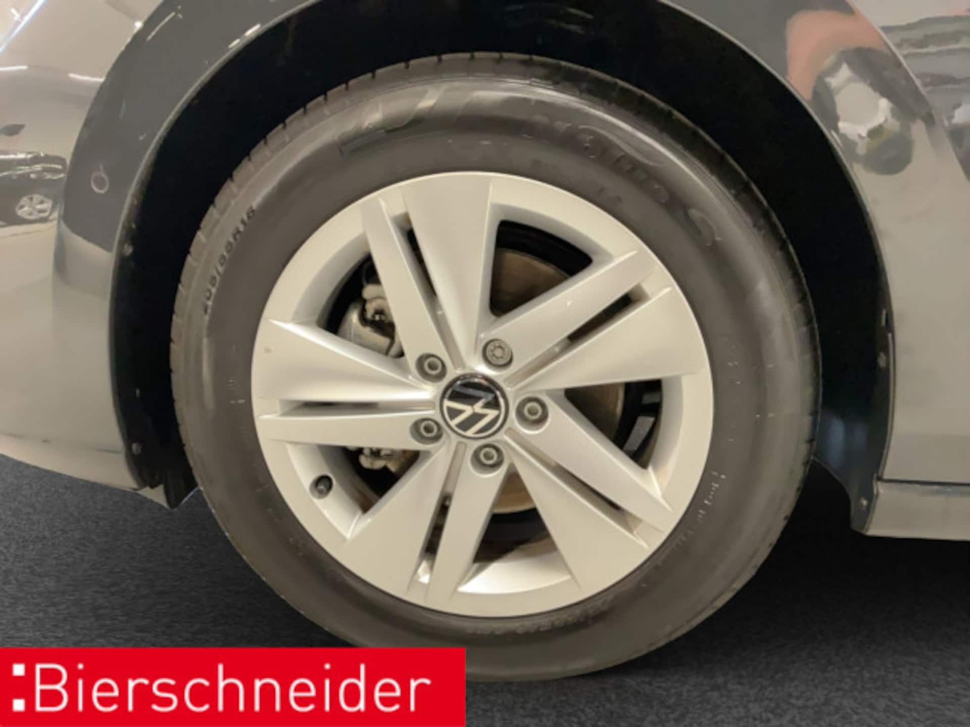 Volkswagen Golf Variant Life