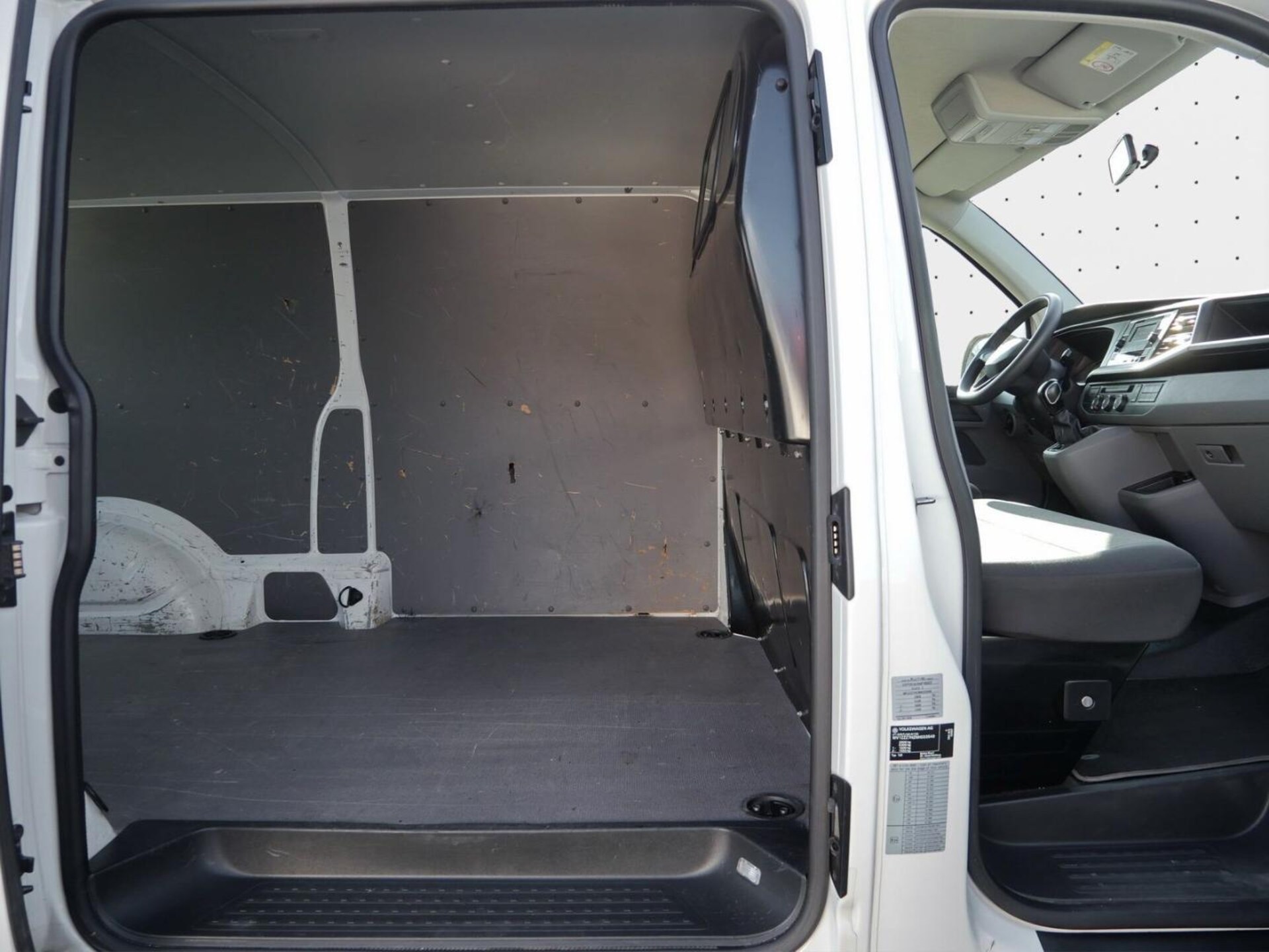 Volkswagen T6.1 Transporter Kasten langer Radstand