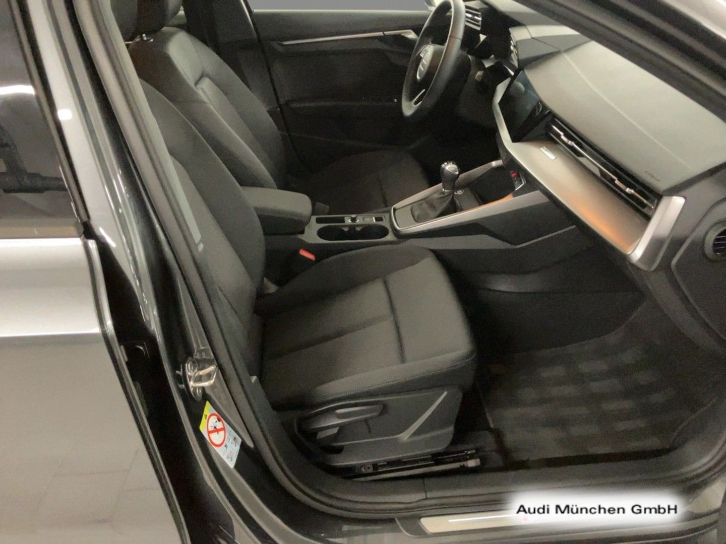 Bild über Audi A3 Sportback S line 30 TFSI Schaltgetriebe - für weitere Informationen kontaktieren Sie den Audi Partner