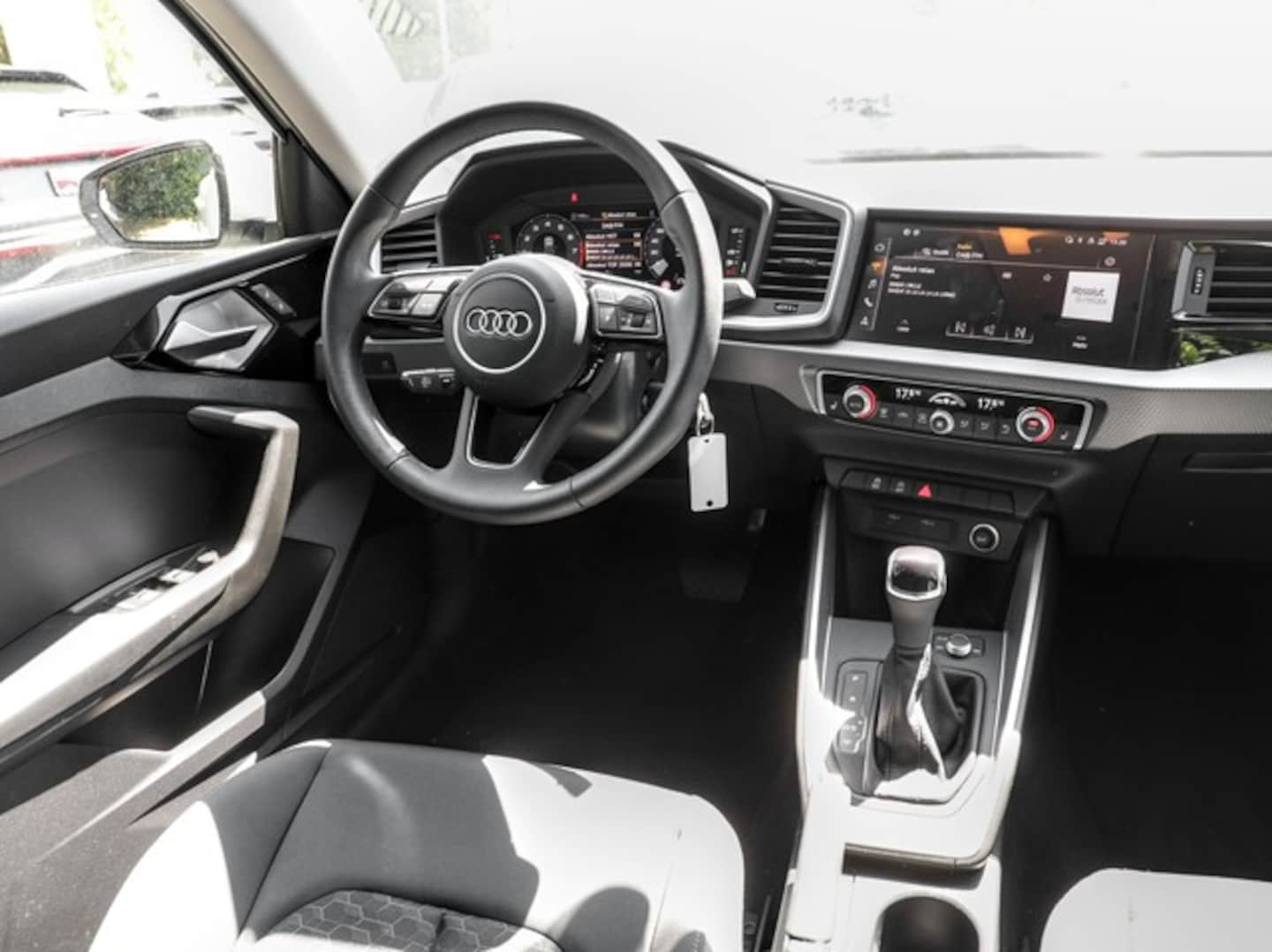 Bild über Audi A1 allstreet 30 TFSI S tronic - für weitere Informationen kontaktieren Sie den Audi Partner