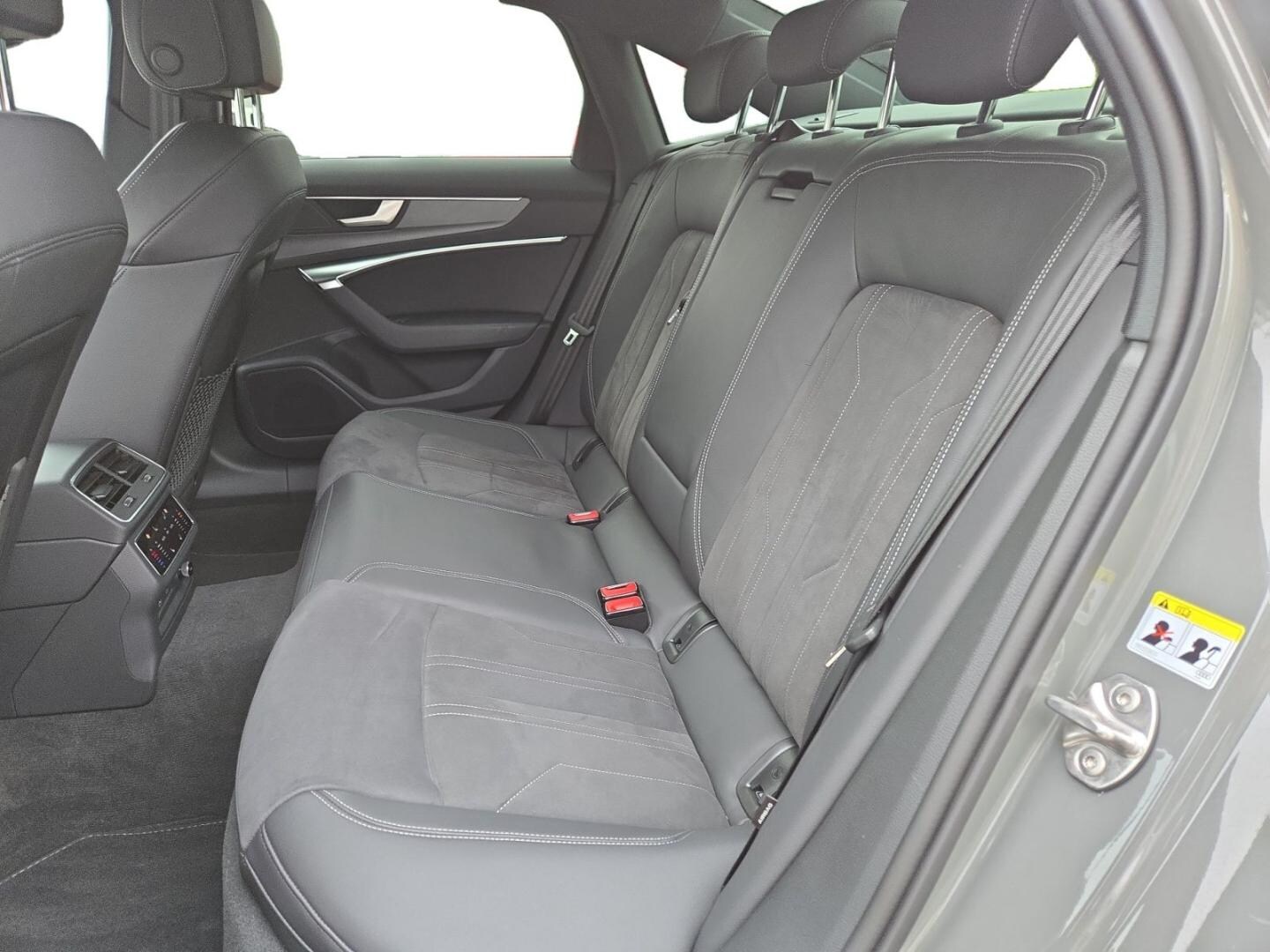 Bild über Audi A6 Limousine advanced 45 TDI quattro S tronic - für weitere Informationen kontaktieren Sie den Audi Partner