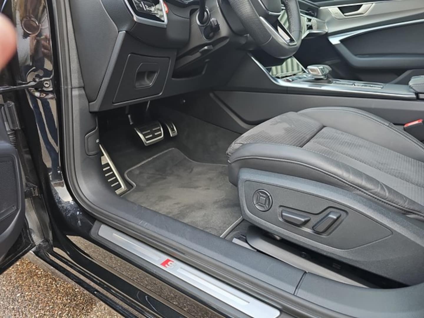 Bild über Audi S6 Avant TDI quattro tiptronic - für weitere Informationen kontaktieren Sie den Audi Partner