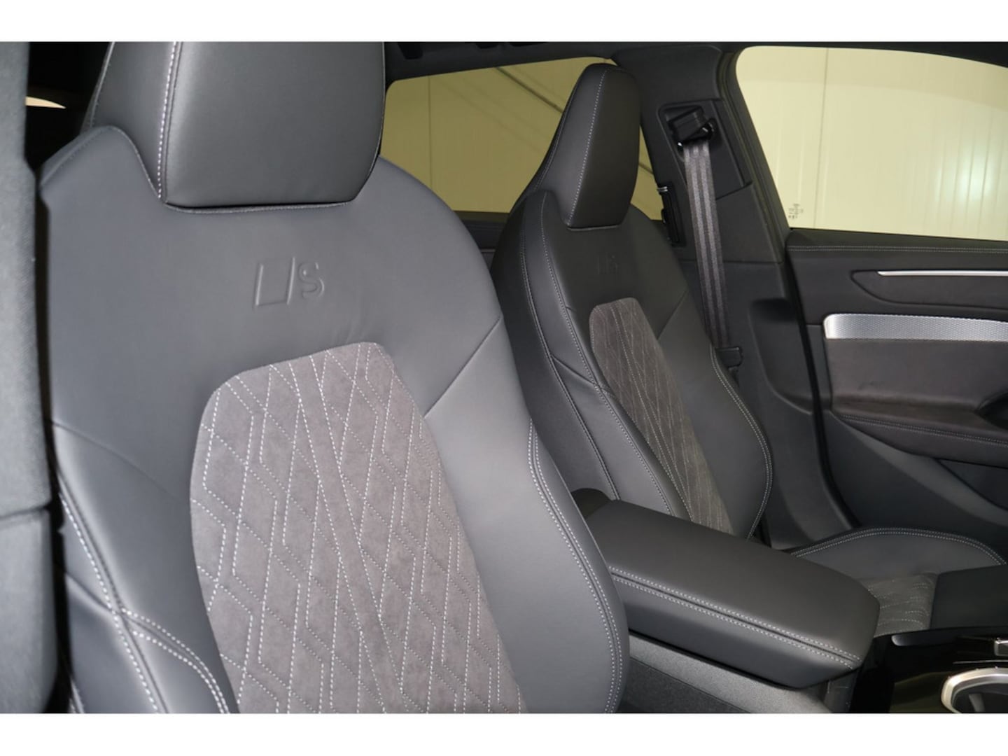 Bild über Audi A6 Avant edition one TDI quattro 220 kW S tronic - für weitere Informationen kontaktieren Sie den Audi Partner