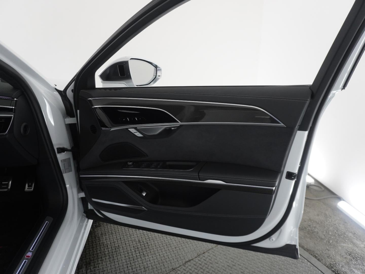 Audi S8 S8 TFSI 420(571) kW(PS) tiptronic for more details contact your dealer