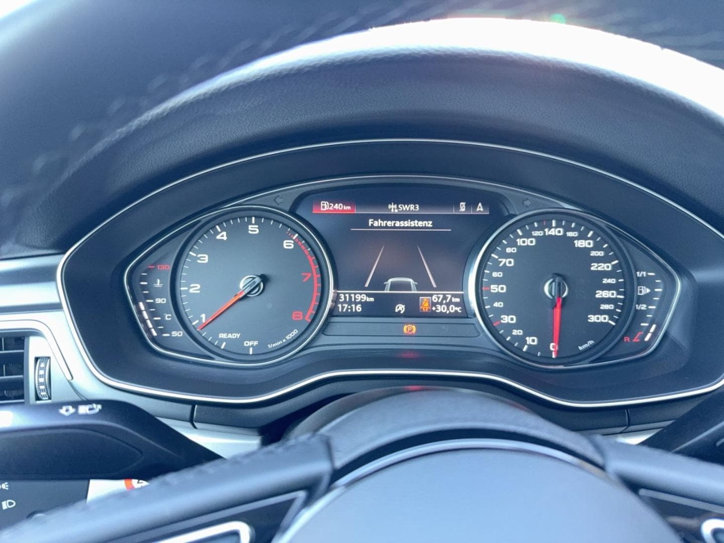 Bild über Audi A4 Avant advanced 35 TFSI Schaltgetriebe - für weitere Informationen kontaktieren Sie den Audi Partner
