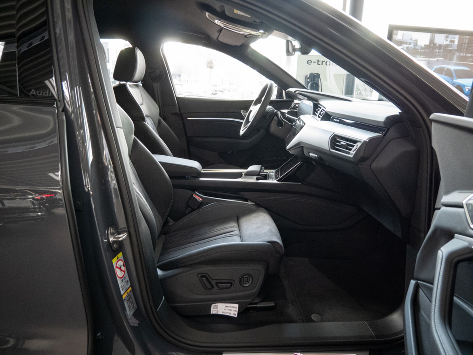 Audi Q8 e-tron S line