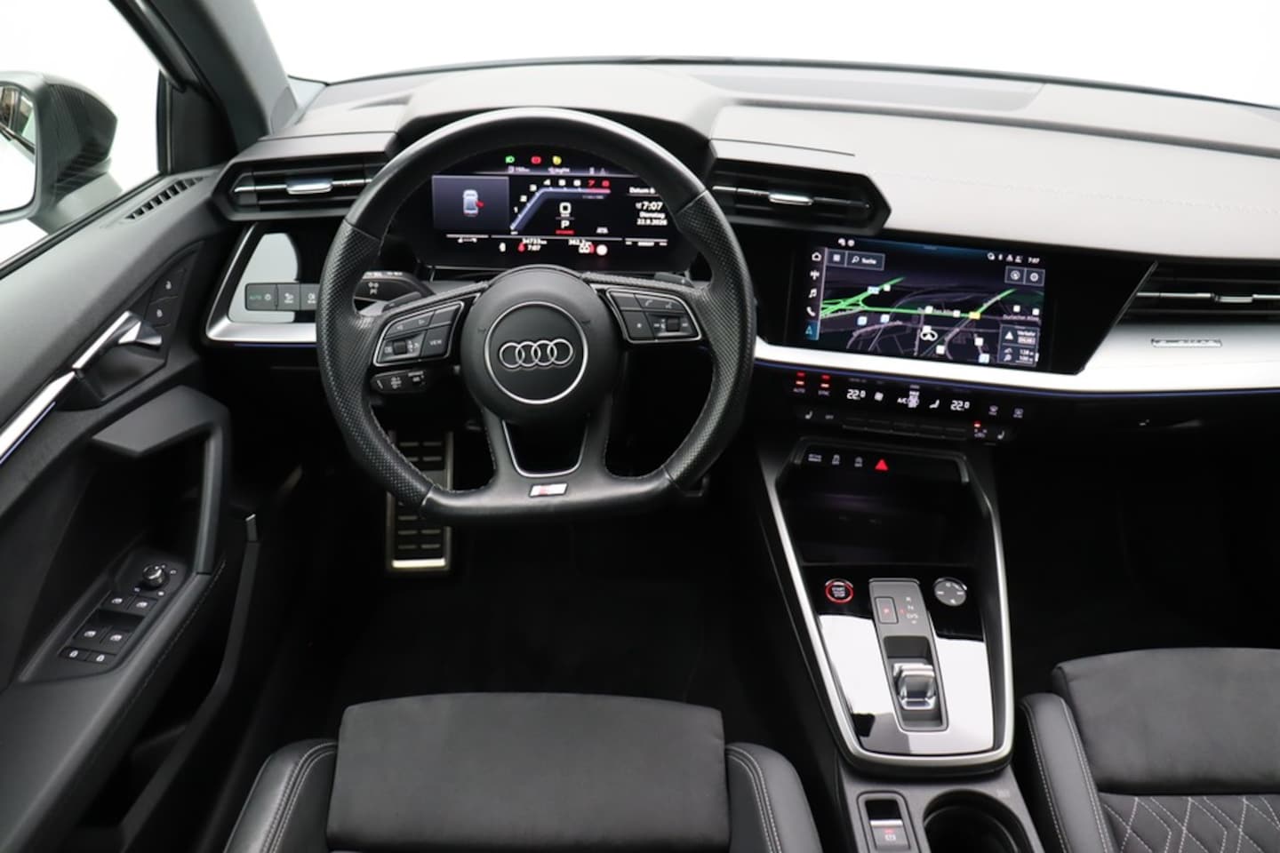 Bild über Audi S3 Limousine TFSI quattro S tronic - für weitere Informationen kontaktieren Sie den Audi Partner