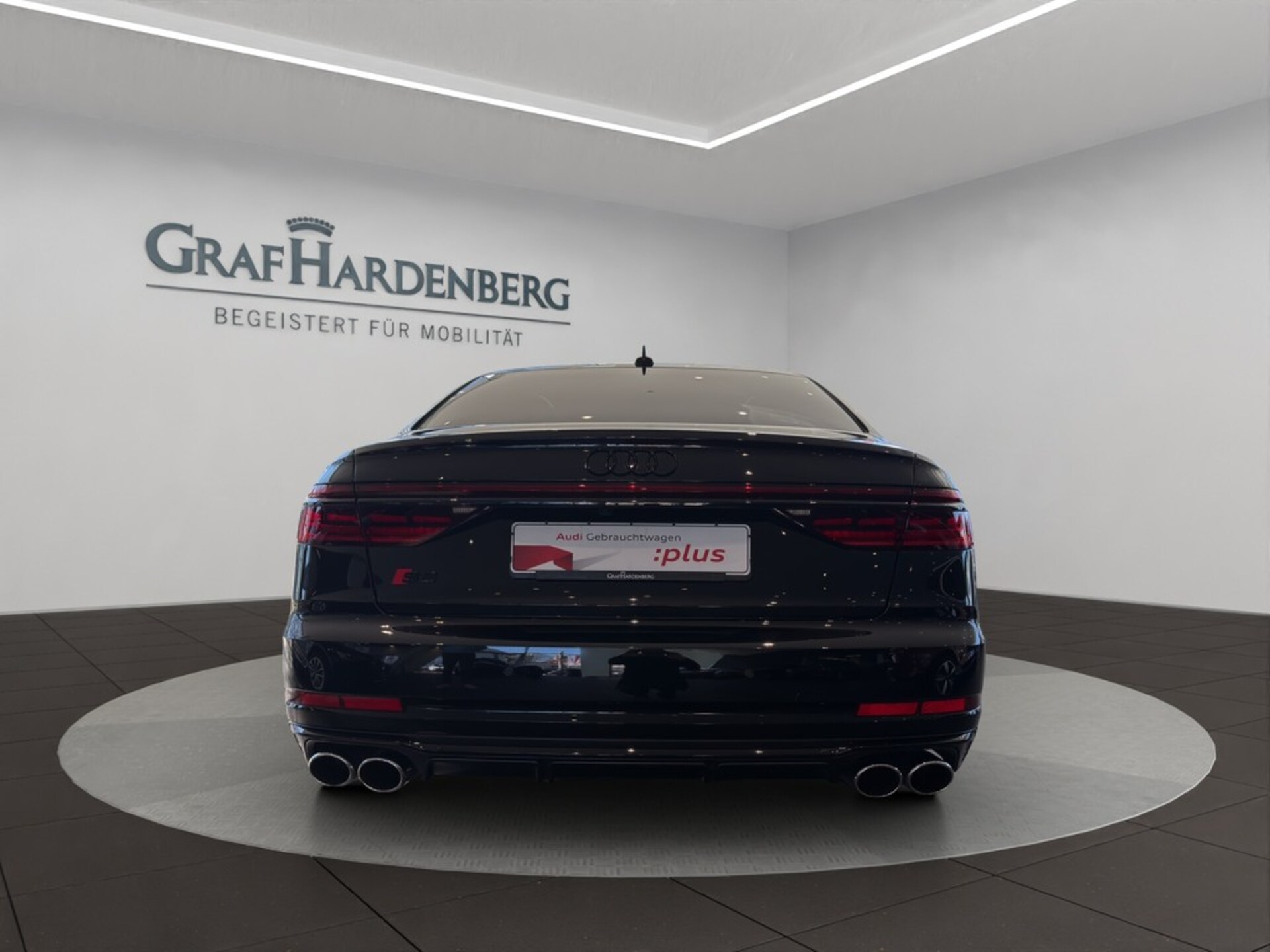 Audi S8