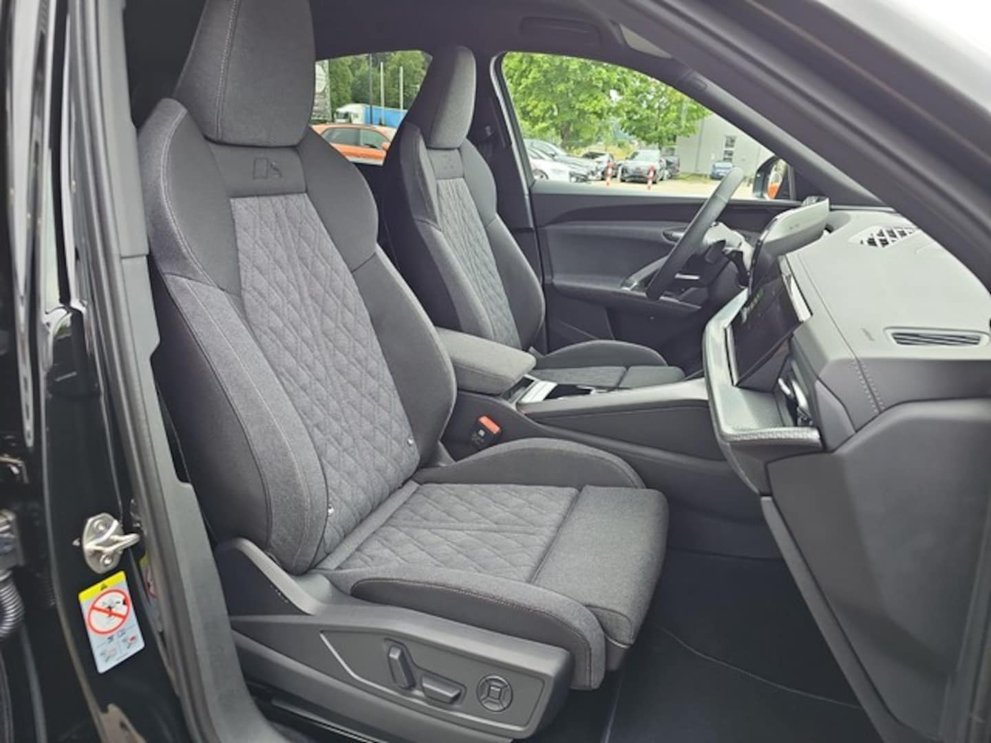 Bild über Audi Q5 Sportback TDI quattro 150 kW S tronic - für weitere Informationen kontaktieren Sie den Audi Partner