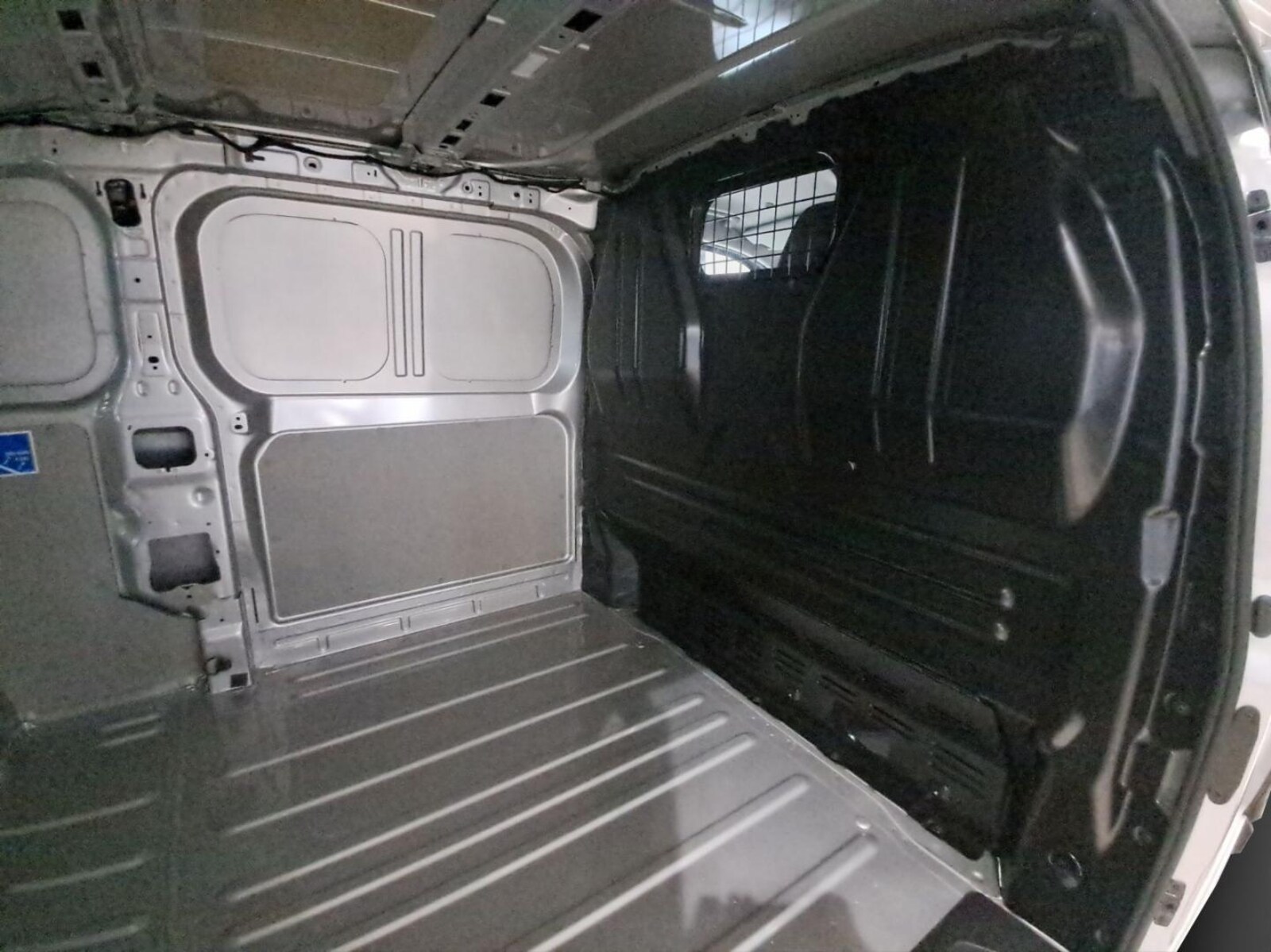 Volkswagen Transporter Kasten langer Radstand – Bild 14