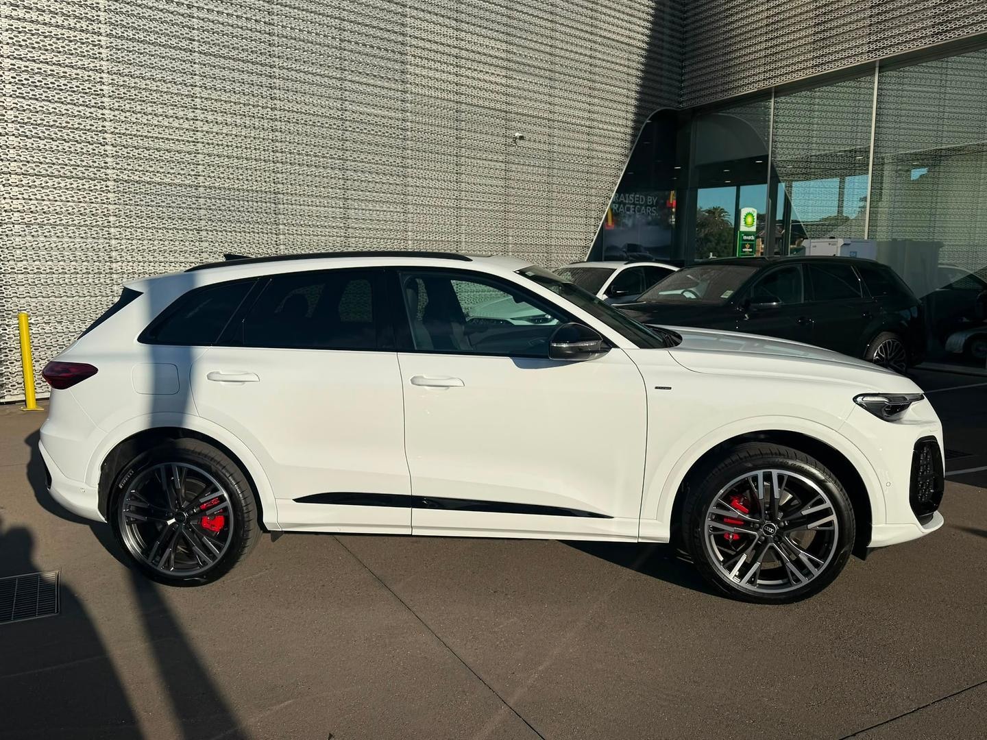 Image about Audi Q5 SUV e-hybrid quattro S tronic