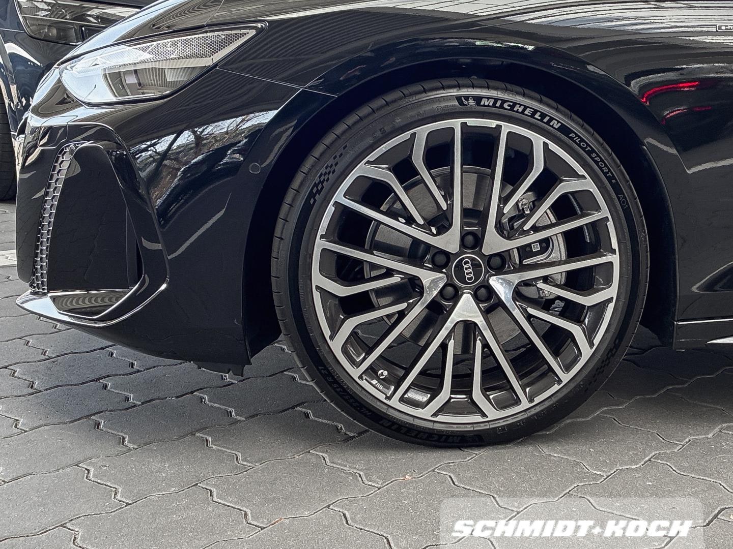 Bild über Audi A6 Avant e-hybrid e-hybrid quattro 220 kW S tronic - für weitere Informationen kontaktieren Sie den Audi Partner