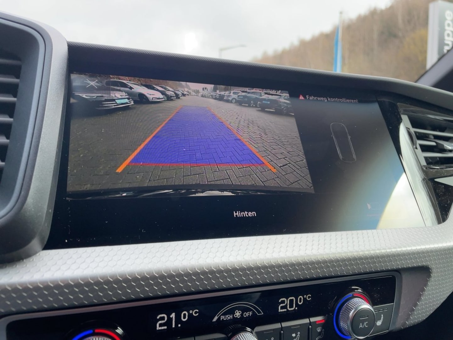 Bild über Audi A1 Sportback S line 35 TFSI S tronic - für weitere Informationen kontaktieren Sie den Audi Partner
