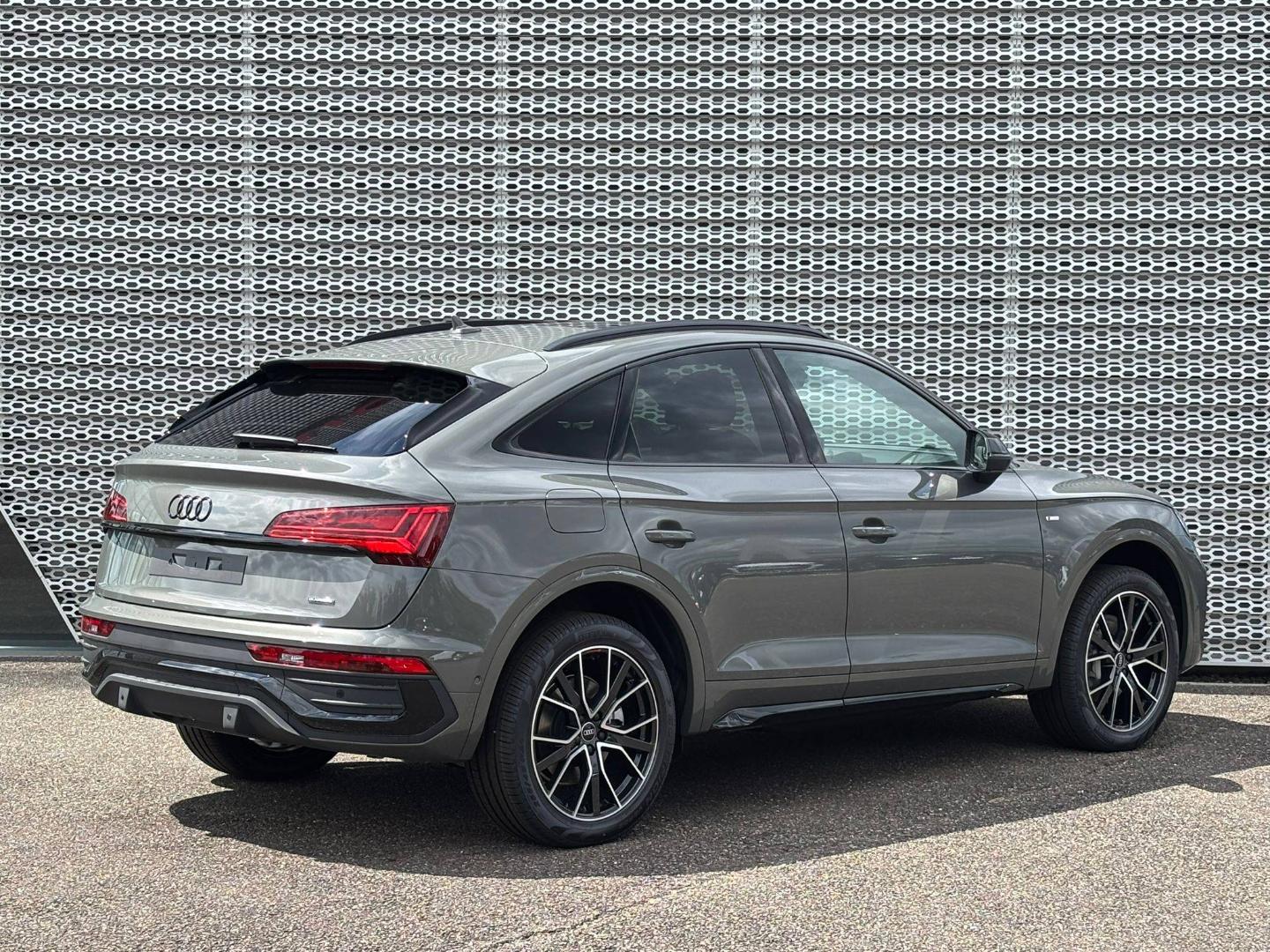 Image about Audi Q5 Sportback TFSI e Black Edition 50 TFSI e Hybride rechargeable quattro220(299)kW(ch)S tronic