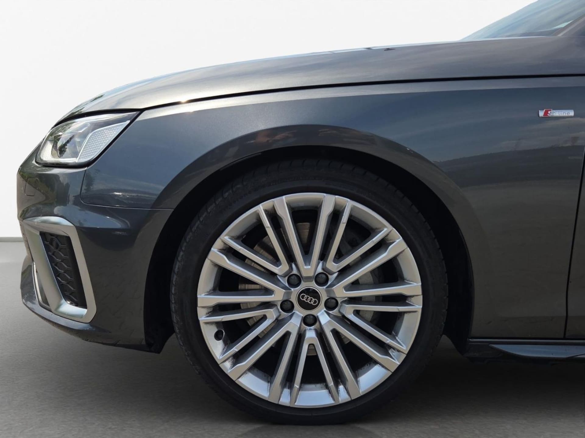 Audi A4 Limousine S line