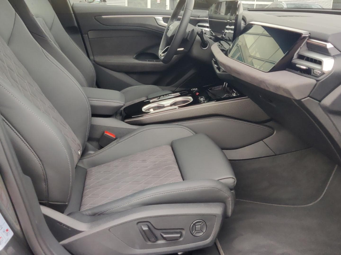 Bild über Audi A6 Avant edition one TDI quattro 150 kW S tronic - für weitere Informationen kontaktieren Sie den Audi Partner