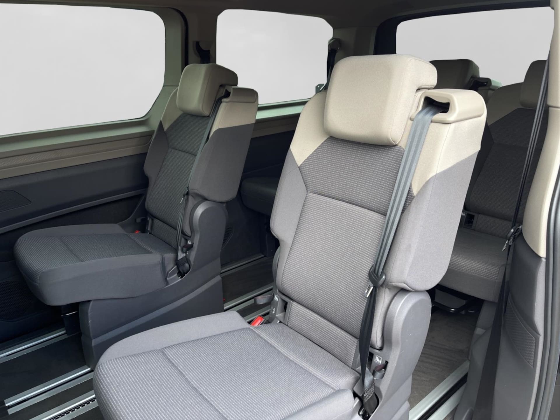 Volkswagen Multivan Langversion Basis-Modell