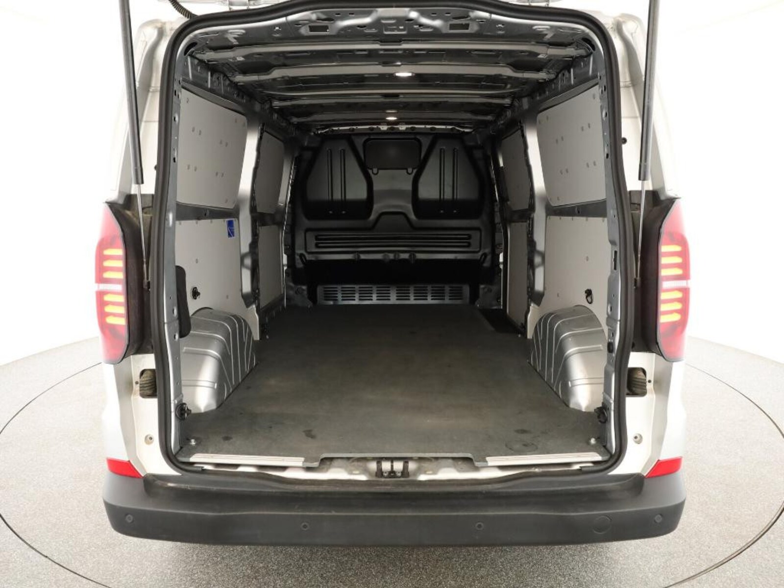 Volkswagen Transporter Kasten langer Radstand – Bild 9
