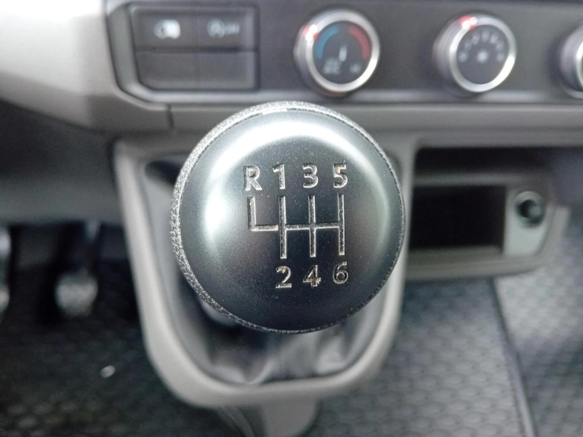 Volkswagen Crafter Furgon długi rozstaw osi