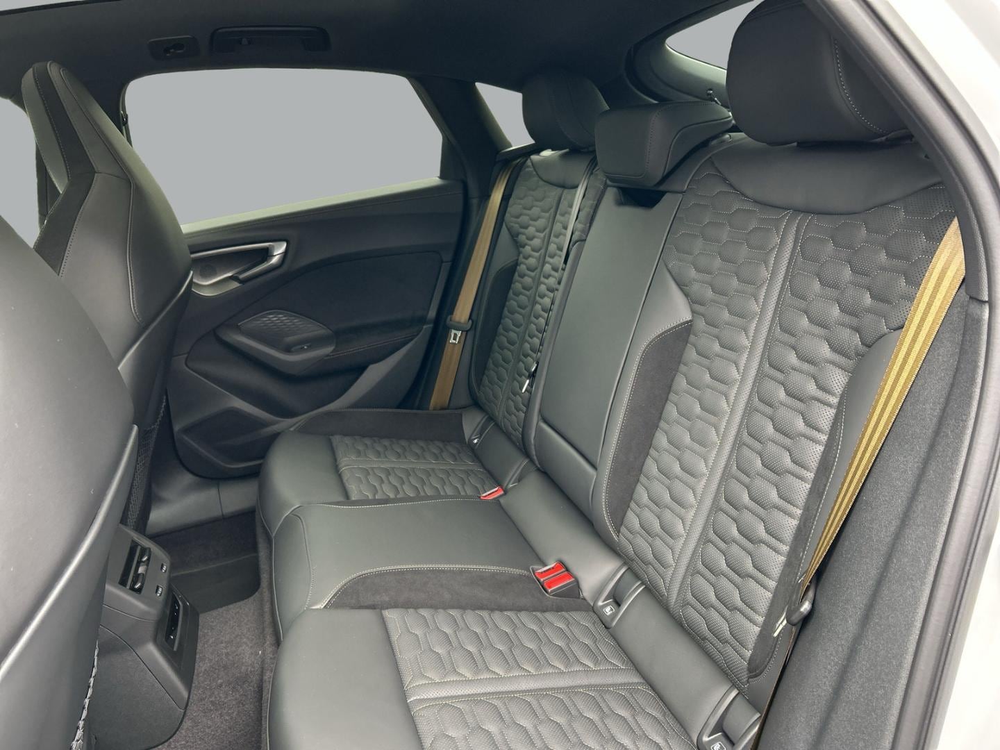 Bild über Audi RS 5 Limousine TFSI quattro 470 kW tiptronic - für weitere Informationen kontaktieren Sie den Audi Partner