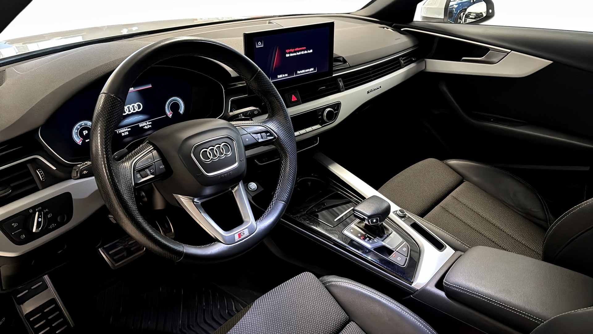 Bild som visar Audi A4 Avant A4 Avant 40 TFSI quattro S line 204 hk S tronic - för mer information kontakta din Audi Partner