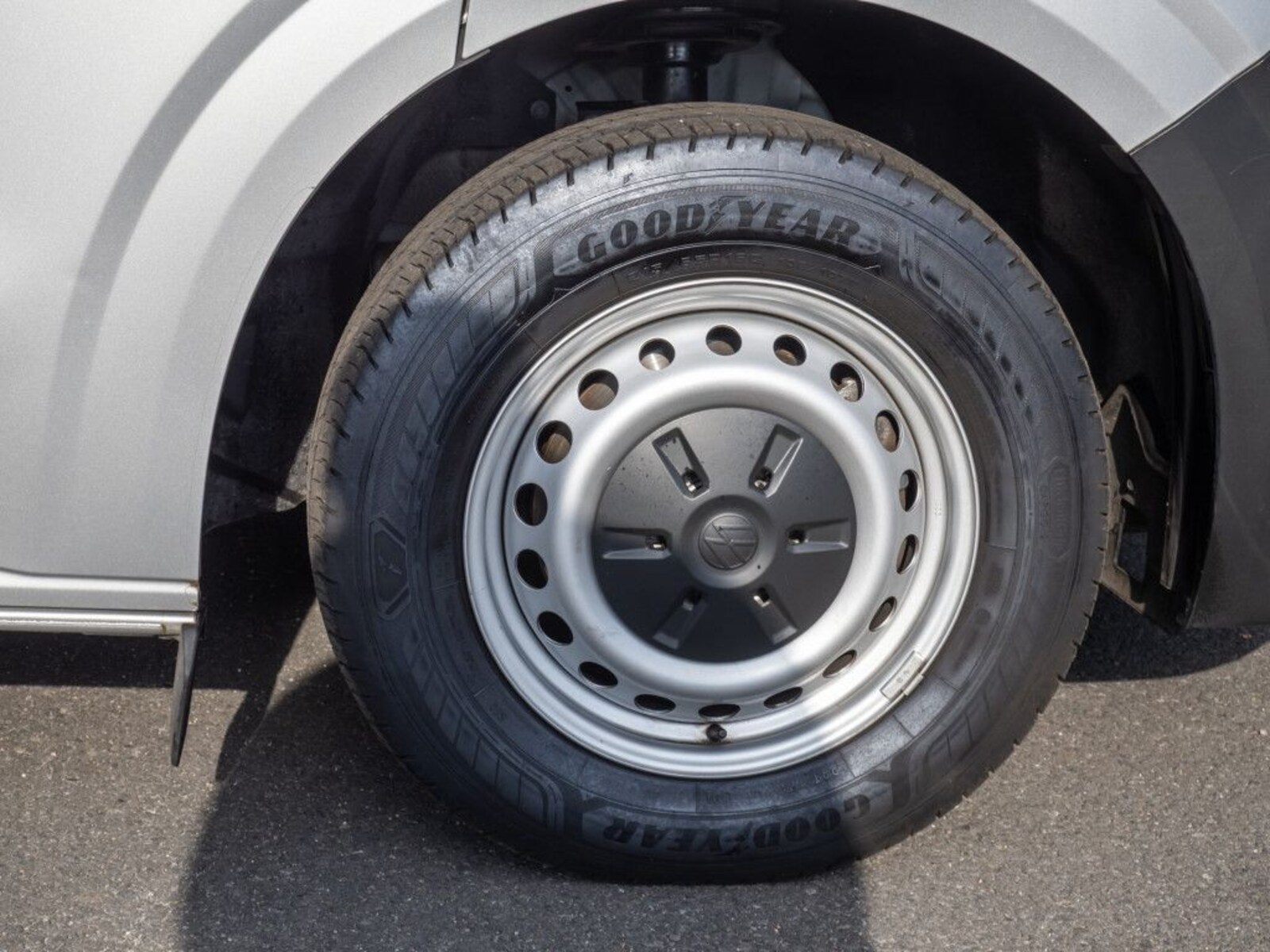 Volkswagen Transporter Kasten langer Radstand – Bild 6