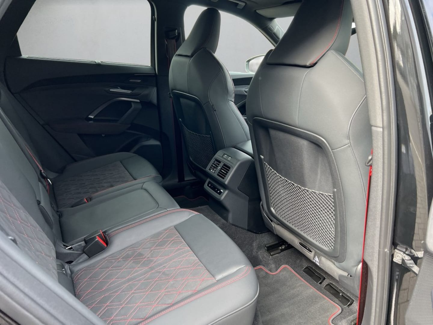 Bild über Audi Q5 SUV TFSI 150 kW S tronic - für weitere Informationen kontaktieren Sie den Audi Partner