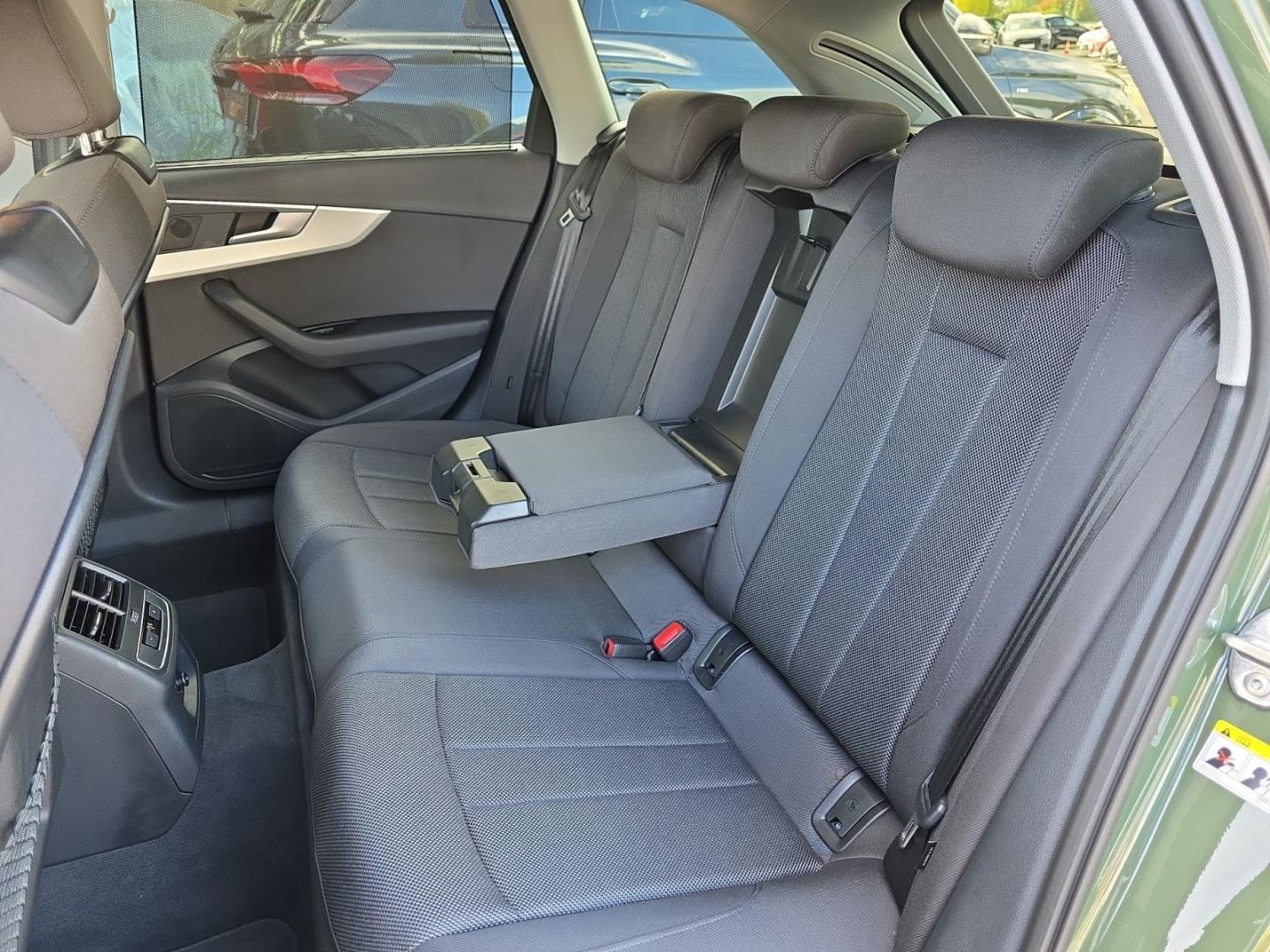 Bild über Audi A4 Avant S line 40 TDI S tronic - für weitere Informationen kontaktieren Sie den Audi Partner