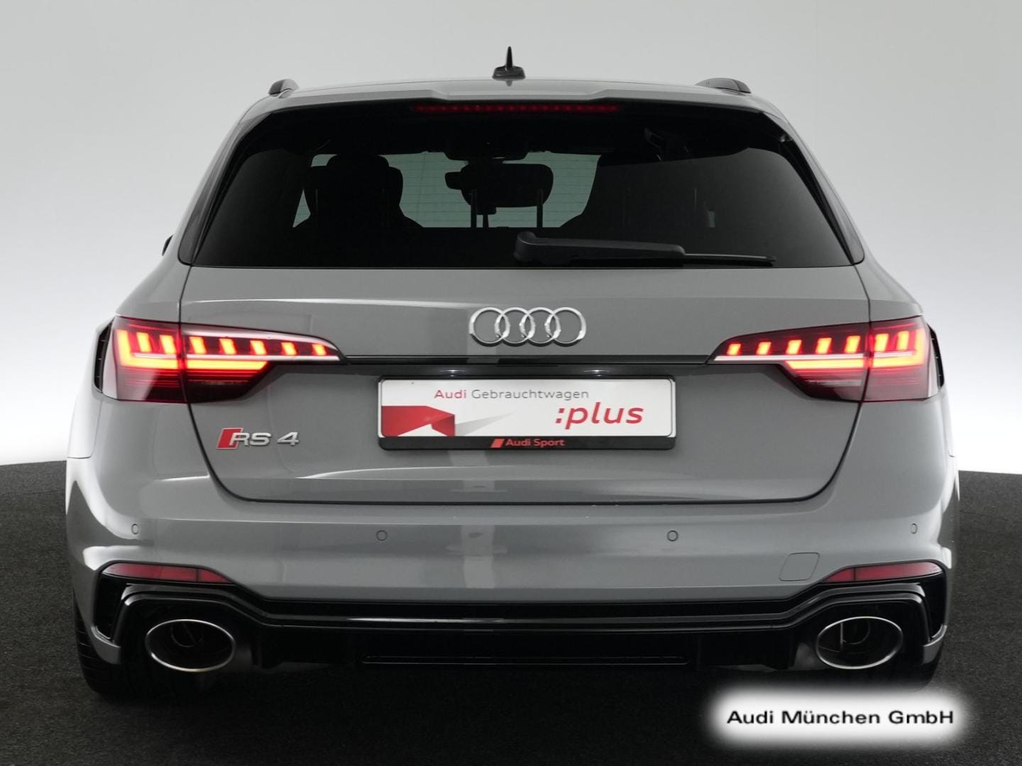 Bild über Audi RS 4 Avant TFSI quattro tiptronic - für weitere Informationen kontaktieren Sie den Audi Partner