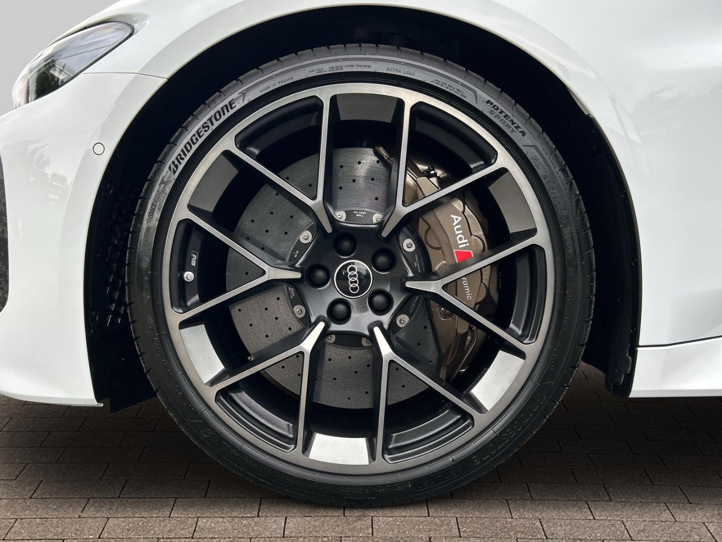 Bild über Audi RS 5 Limousine TFSI quattro 470 kW tiptronic - für weitere Informationen kontaktieren Sie den Audi Partner