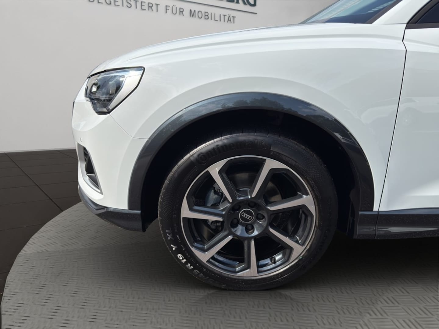 Bild über Audi Q3 TDI 110 kW S tronic - für weitere Informationen kontaktieren Sie den Audi Partner
