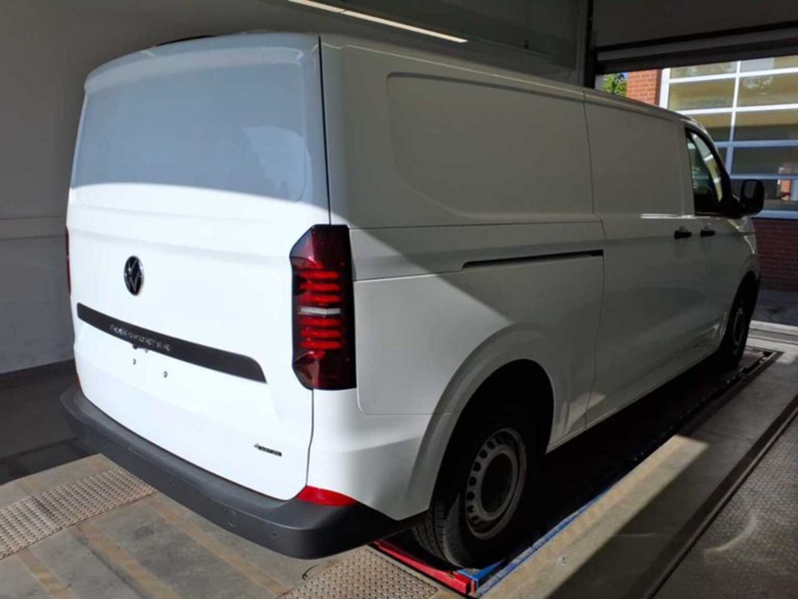 Volkswagen Transporter Kasten langer Radstand – Bild 3