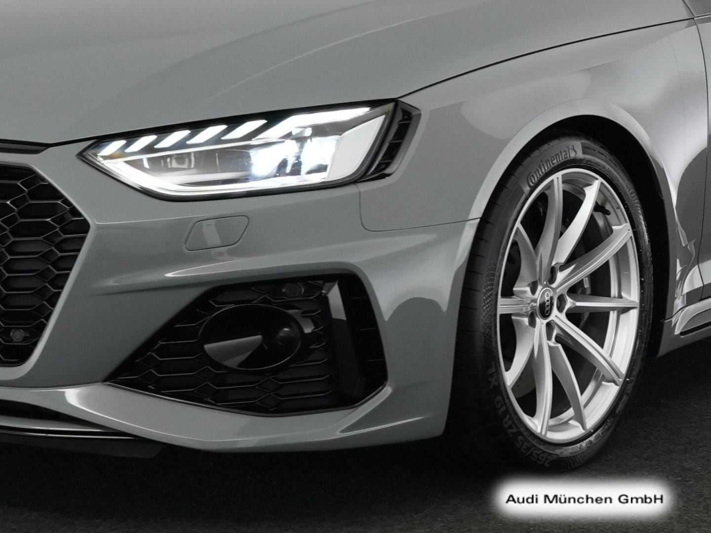 Bild über Audi RS 4 Avant TFSI quattro tiptronic - für weitere Informationen kontaktieren Sie den Audi Partner