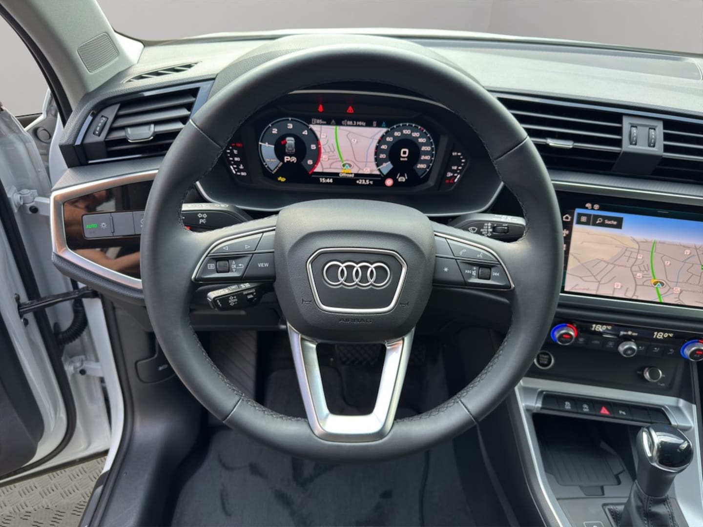 Bild über Audi Q3 TDI 110 kW S tronic - für weitere Informationen kontaktieren Sie den Audi Partner
