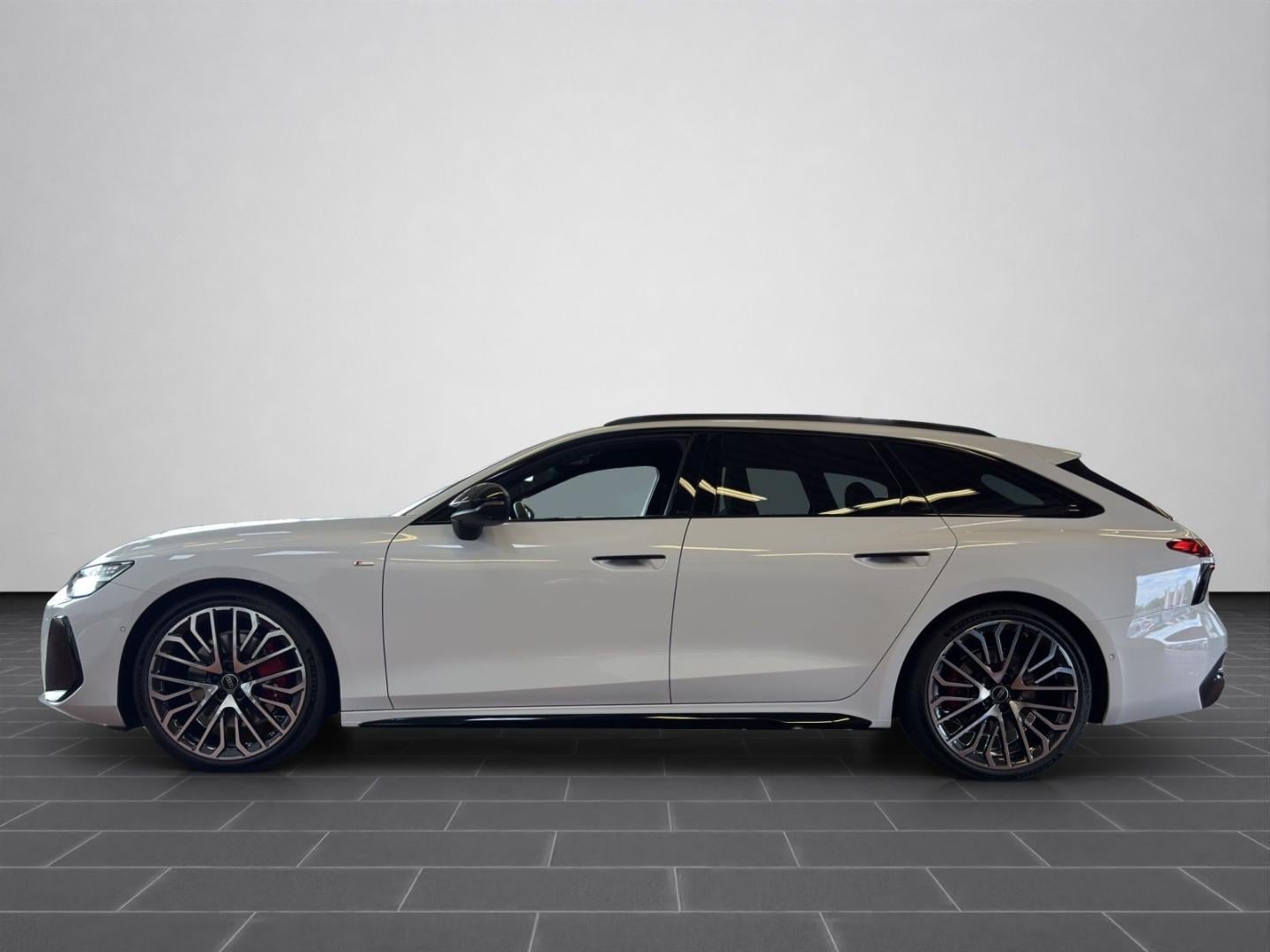Bild über Audi A6 Avant TDI quattro 220 kW S tronic - für weitere Informationen kontaktieren Sie den Audi Partner