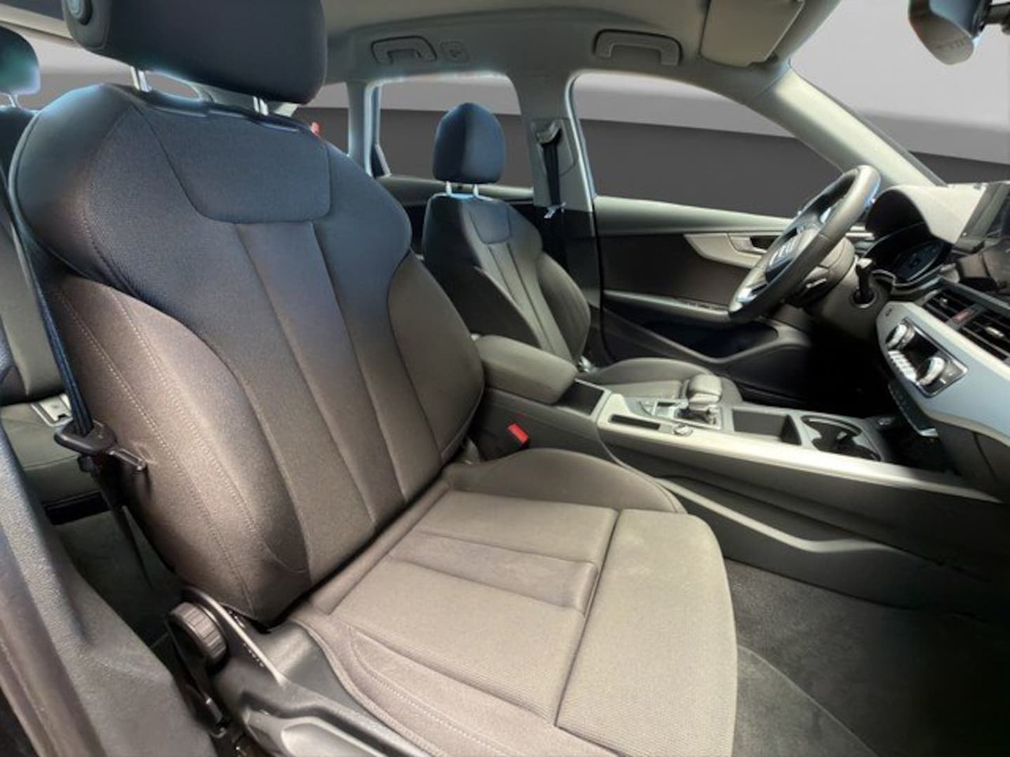 Bild über Audi A4 Avant 35 TDI S tronic - für weitere Informationen kontaktieren Sie den Audi Partner