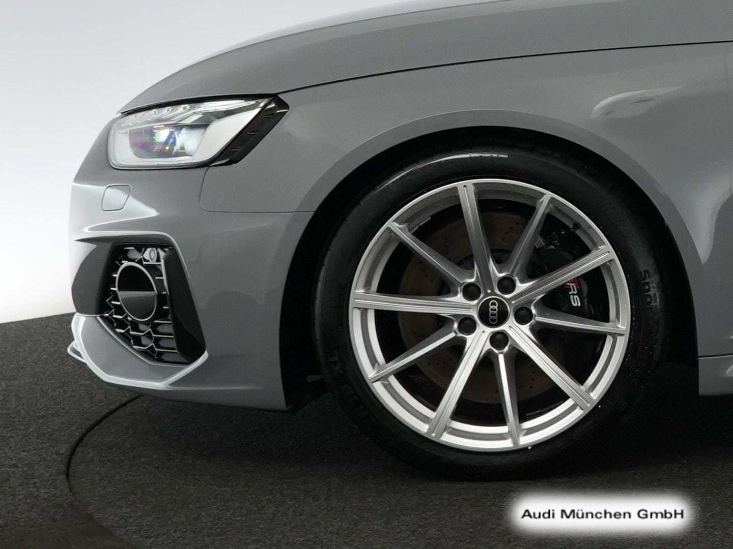 Bild über Audi RS 4 Avant TFSI quattro tiptronic - für weitere Informationen kontaktieren Sie den Audi Partner