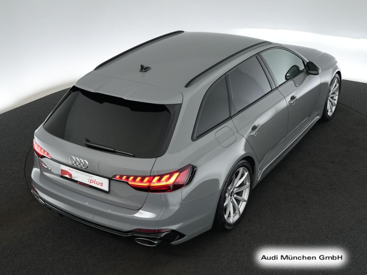 Bild über Audi RS 4 Avant TFSI quattro tiptronic - für weitere Informationen kontaktieren Sie den Audi Partner