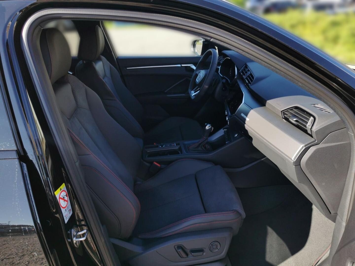 Bild über Audi Q3 Sportback TFSI quattro 180 kW S tronic - für weitere Informationen kontaktieren Sie den Audi Partner