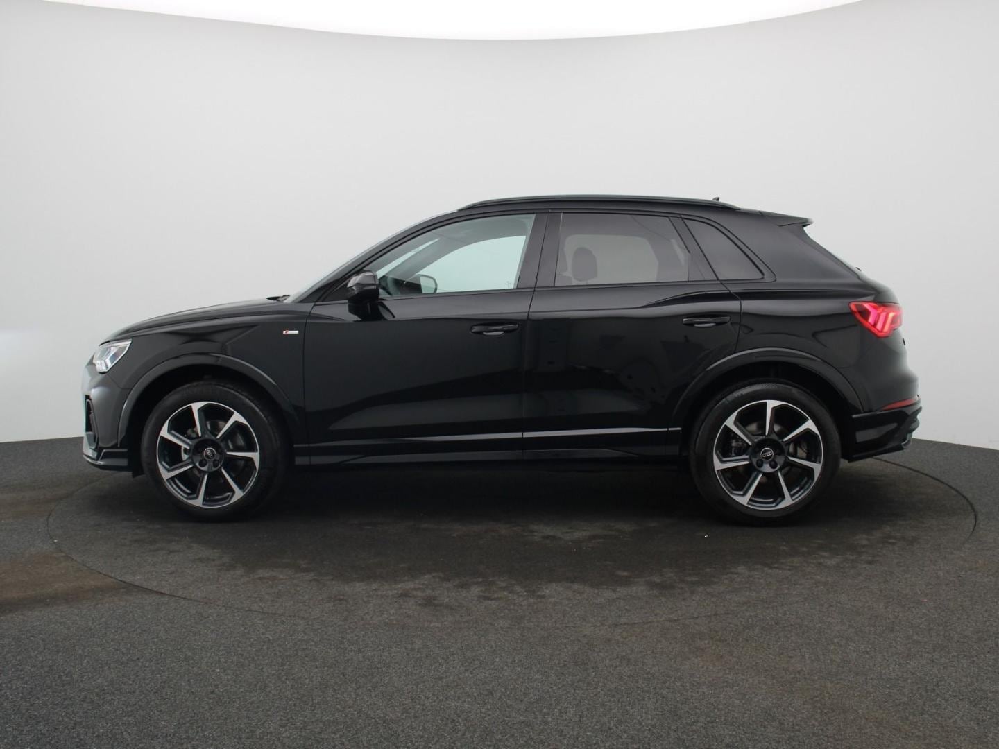 Bild über Audi Q3 S line 35 TFSI S tronic - für weitere Informationen kontaktieren Sie den Audi Partner