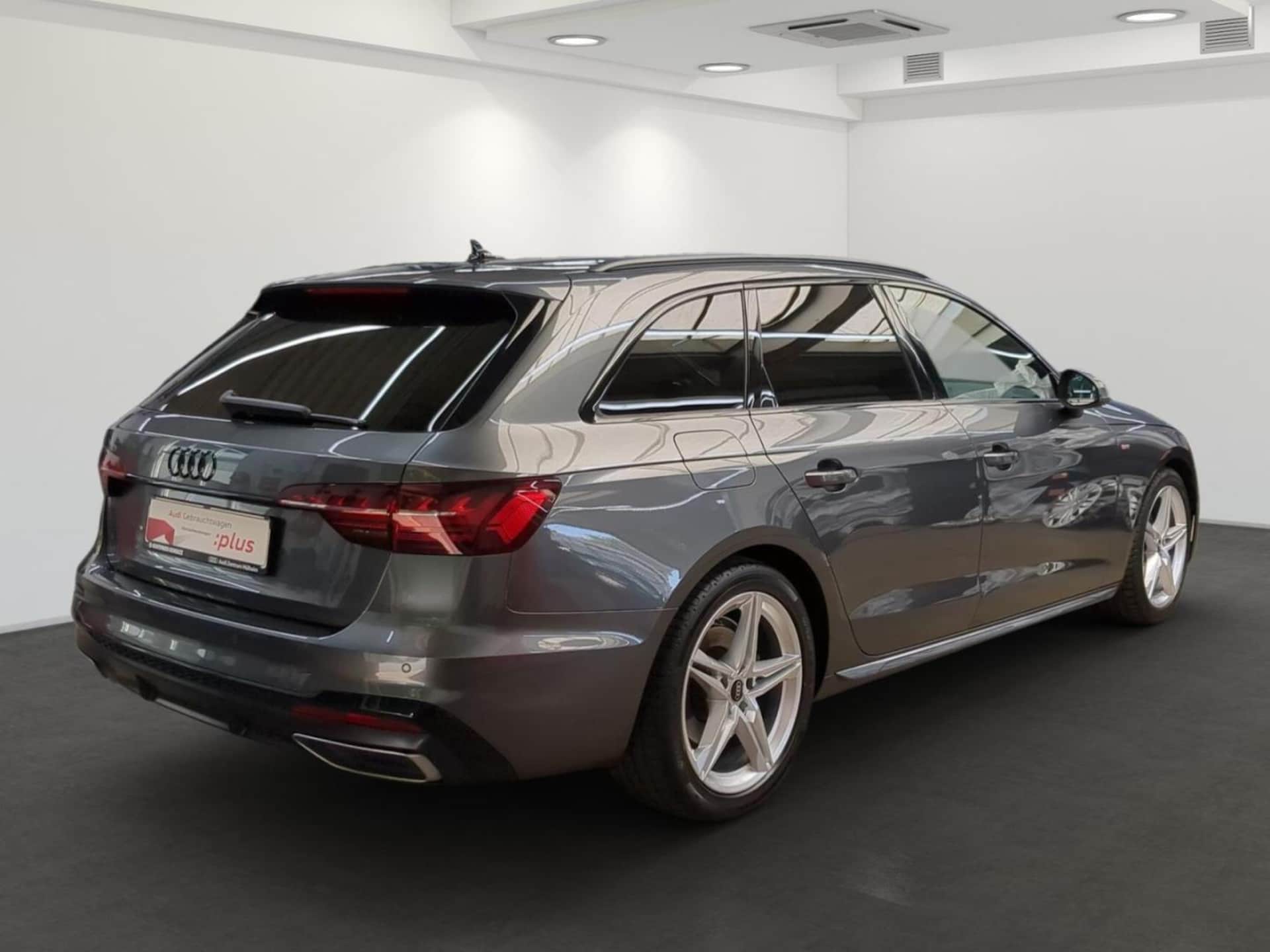 Audi A4 Avant S line